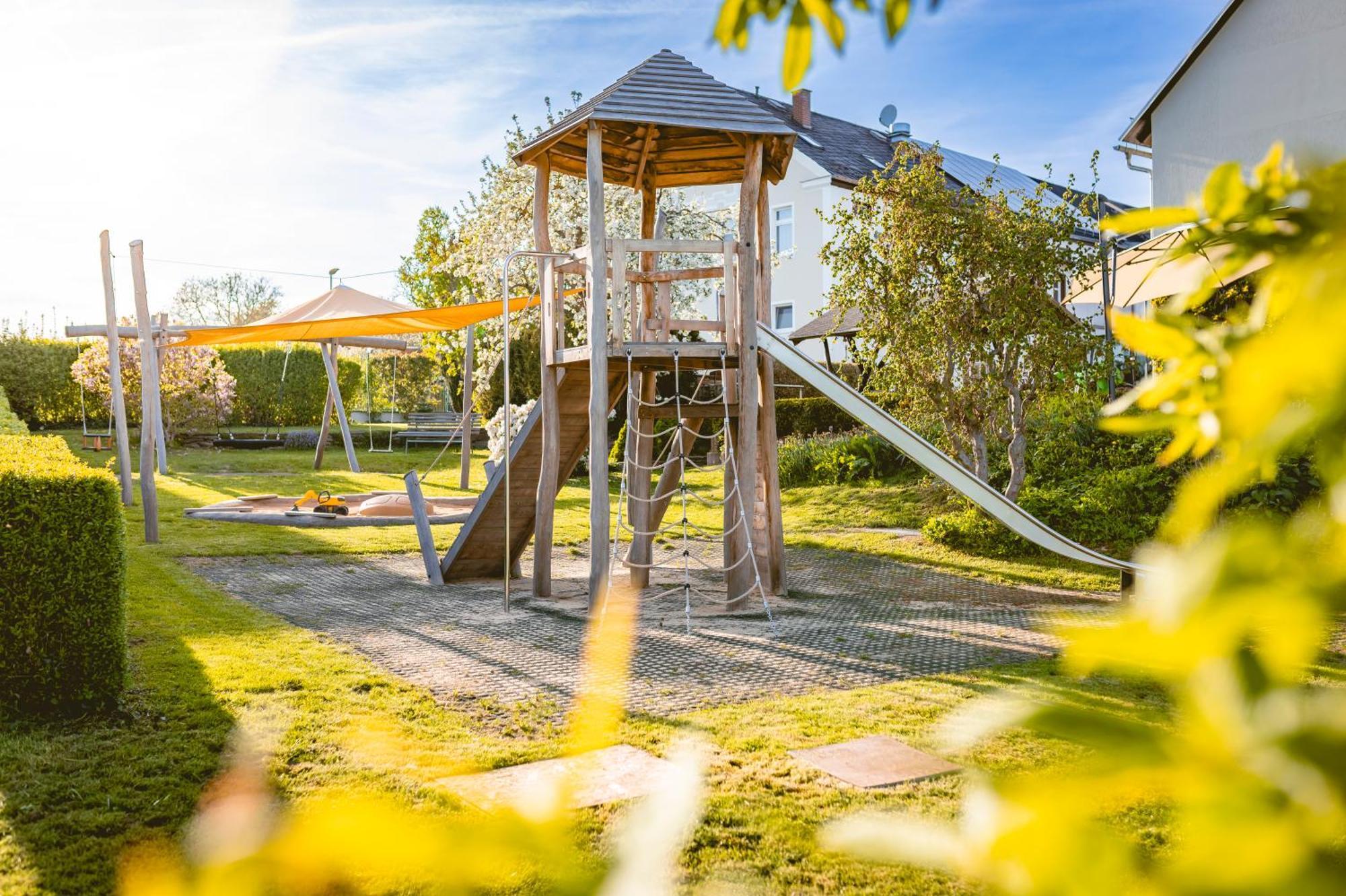 Hotel Drei Schwanen 3*